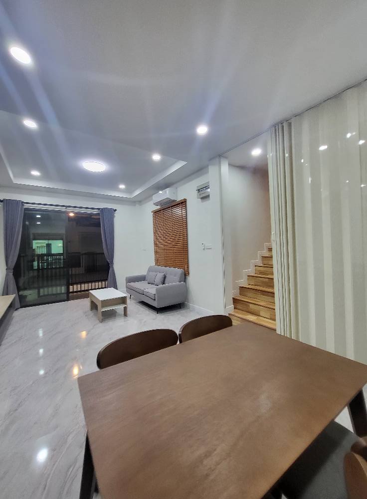 แถมเฟอร์นิเจอร์เต็มบ้าน New Home ใกล้ถนนใหญ่เพียง 700 เมตร หมู่บ้านร่มเย็น ต.ท่าทราย อ.เมืองสมุทรสาคร