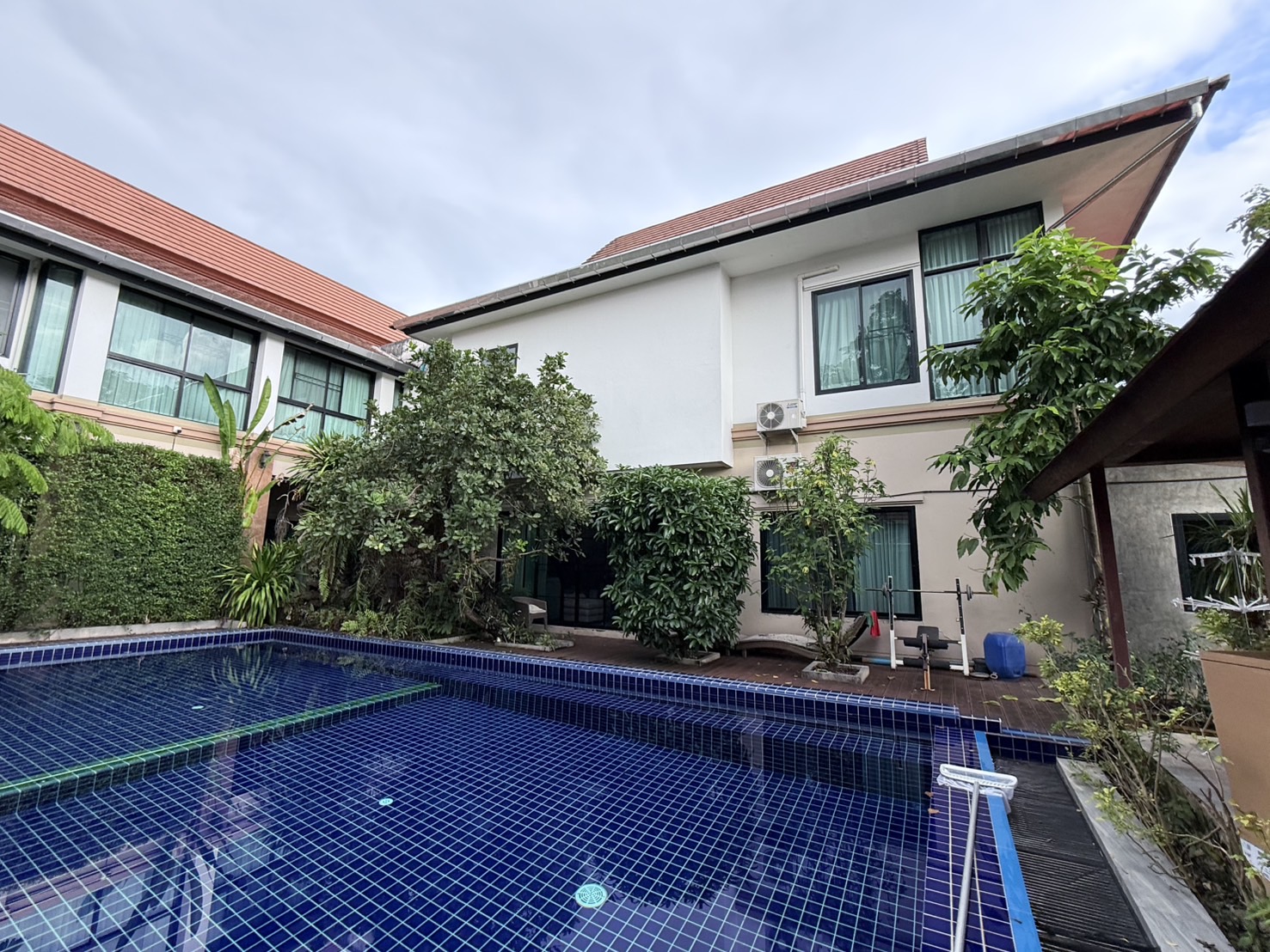 ขายบ้านพูลวิลล่าหรู หลังใหญ่ริมสายน้ำ – หมู่บ้านฟลอร่าวิลล์ ดอยสะเก็ด จ.เชียงใหม่