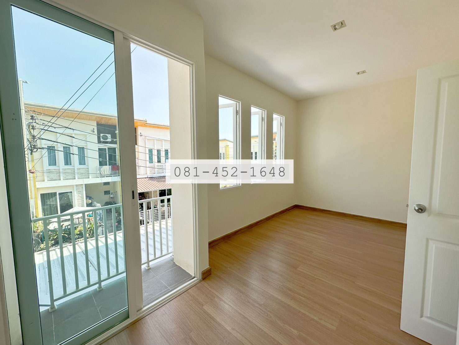 ขายทาวน์โฮม 2 ชั้น สไตล์อังกฤษ โครงการโกลเด้น ทาวน์ เฉลิมพระเกียรติ-สวนหลวง ทำเลทองเดินทางสะดวกสบาย 