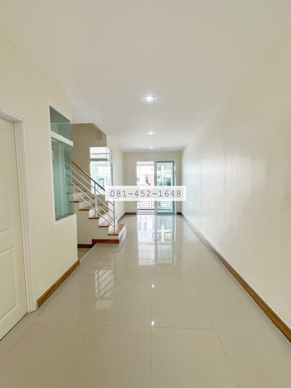 ขายทาวน์โฮม 2 ชั้น สไตล์อังกฤษ โครงการโกลเด้น ทาวน์ เฉลิมพระเกียรติ-สวนหลวง ทำเลทองเดินทางสะดวกสบาย 