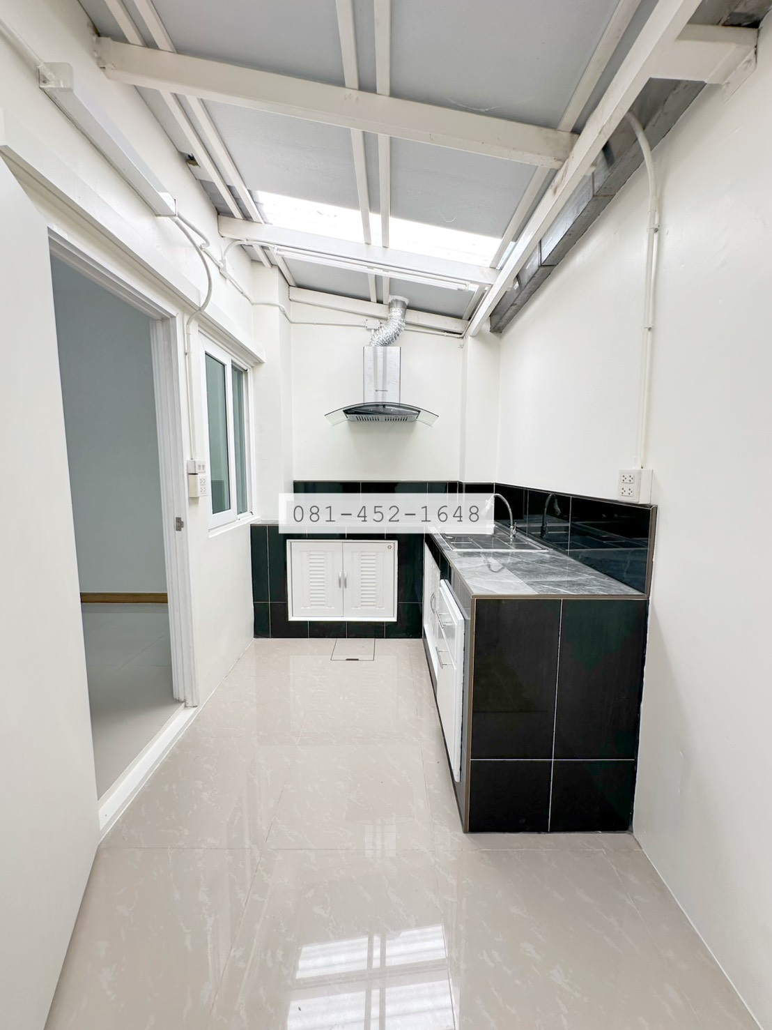 ขายทาวน์โฮม 2 ชั้น สไตล์อังกฤษ โครงการโกลเด้น ทาวน์ เฉลิมพระเกียรติ-สวนหลวง ทำเลทองเดินทางสะดวกสบาย 