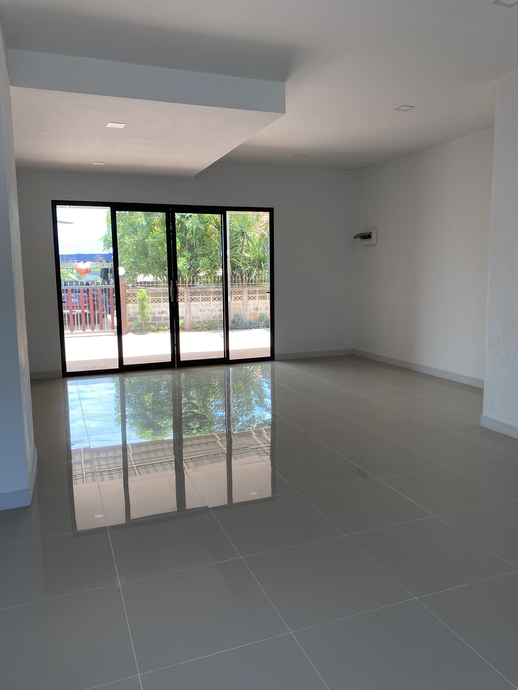 ขายตึกแถวใหม่ ใกล้สถานีรถไฟบ้านเกาะ – ทำเลดีมาก เหมาะเปิดธุรกิจ จังหวัดนครราชสีมา