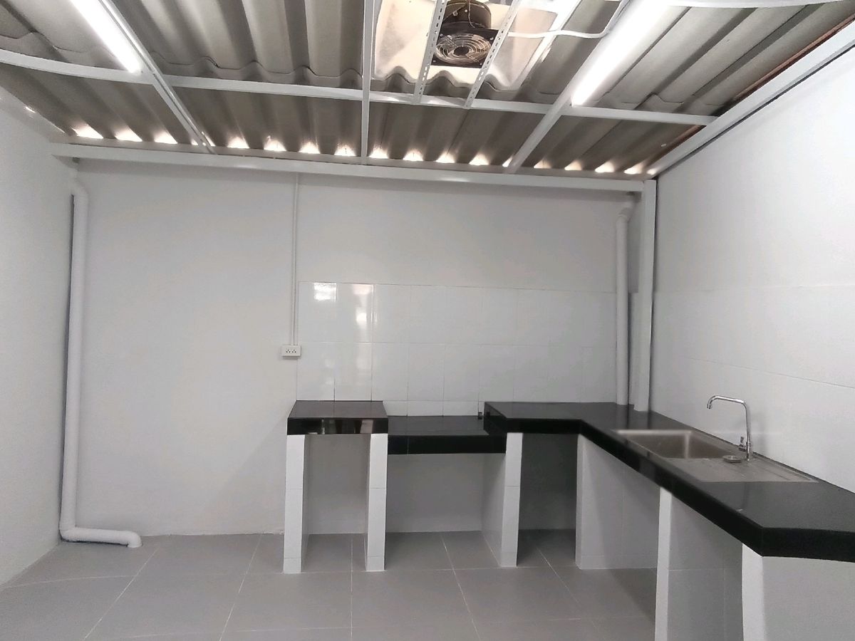 ขายทาวน์เฮ้าส์ 2ชั้น ใกล้โรงเรียนวัดชัยฉิม เพชรเกษม 48 ก เขตภาษีเจริญ จังหวัดกรุงเทพมหานคร  