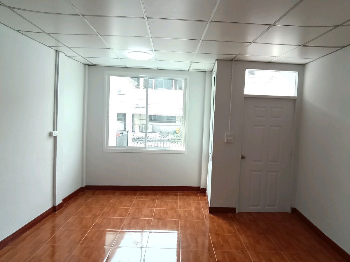 ขายทาวน์เฮ้าส์ 2ชั้น ใกล้โรงเรียนวัดชัยฉิม เพชรเกษม 48 ก เขตภาษีเจริญ จังหวัดกรุงเทพมหานคร  