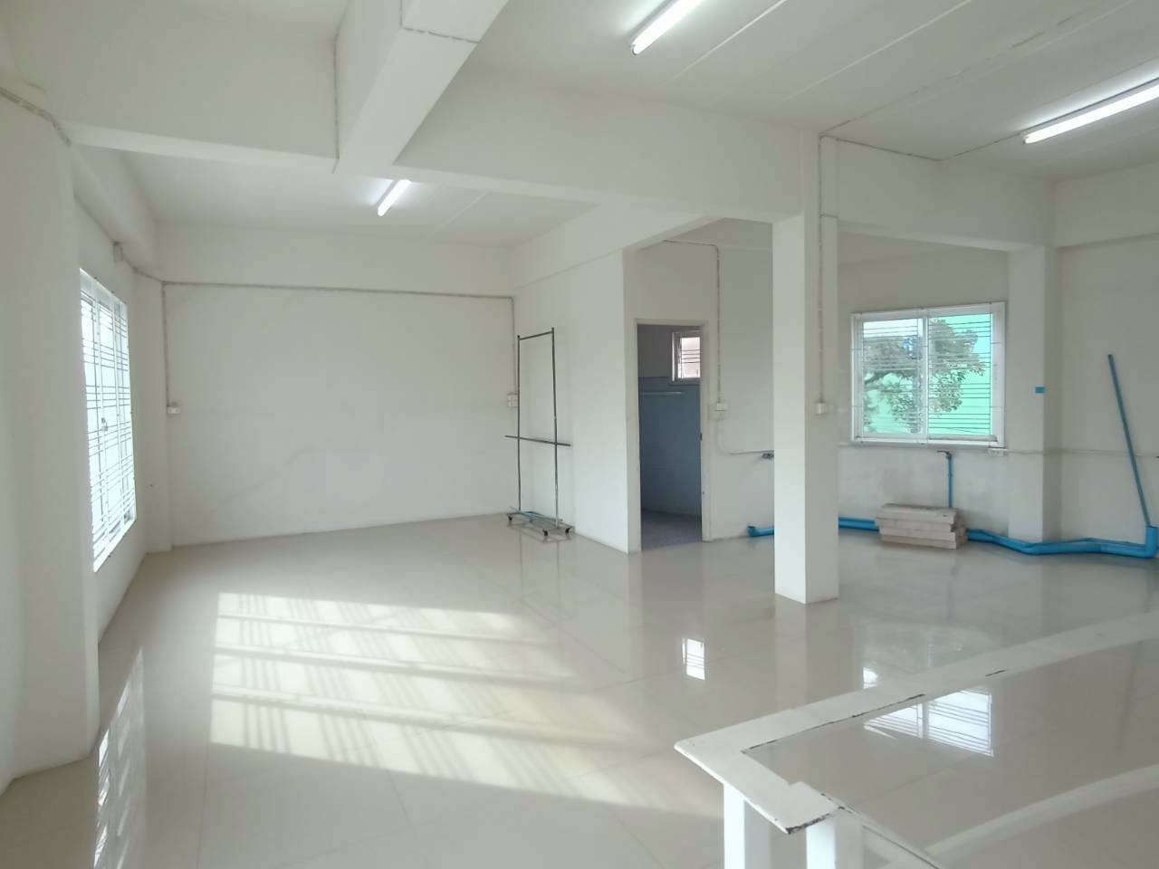 ขายตึกหัวมุม 4ชั้น พร้อมดาดฟ้า ทำเลดี ใกล้ MRT ไทรม้า ซอย 9 บางรักน้อย – รัตนาธิเบศร์