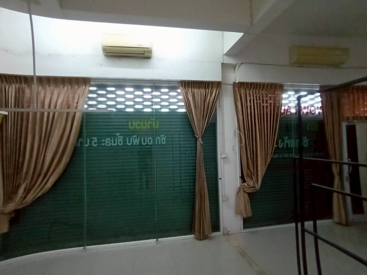 ขายตึกหัวมุม 4ชั้น พร้อมดาดฟ้า ทำเลดี ใกล้ MRT ไทรม้า ซอย 9 บางรักน้อย – รัตนาธิเบศร์