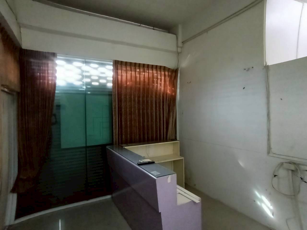 ขายตึกหัวมุม 4ชั้น พร้อมดาดฟ้า ทำเลดี ใกล้ MRT ไทรม้า ซอย 9 บางรักน้อย – รัตนาธิเบศร์