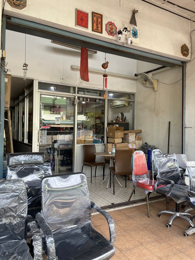 ขายถูกด่วน ตึกแถว 3.5 ชั้น ทำเลดี ริมถนนแบริ่ง(สุขุมวิท107) ใกล้โรงเรียนเซนต์โยเซฟบางนา จังหวัดสมุทรปราการ