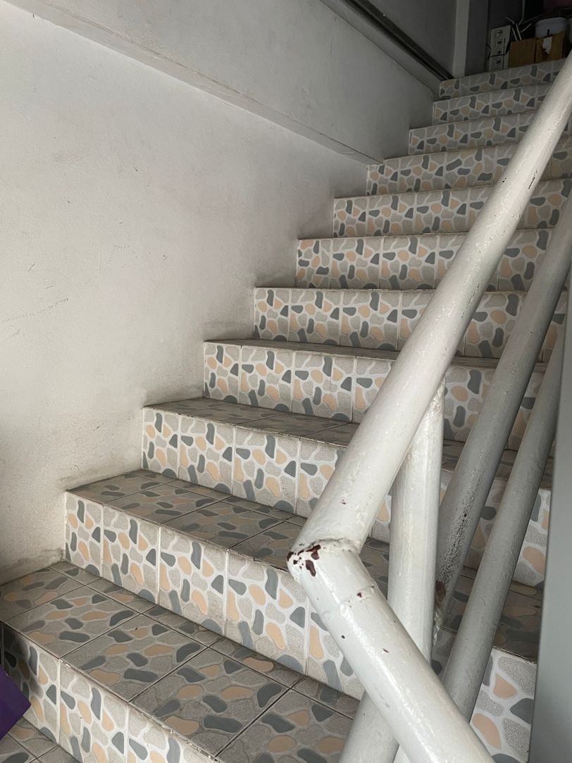 ขายถูกด่วน ตึกแถว 3.5 ชั้น ทำเลดี ริมถนนแบริ่ง(สุขุมวิท107) ใกล้โรงเรียนเซนต์โยเซฟบางนา จังหวัดสมุทรปราการ