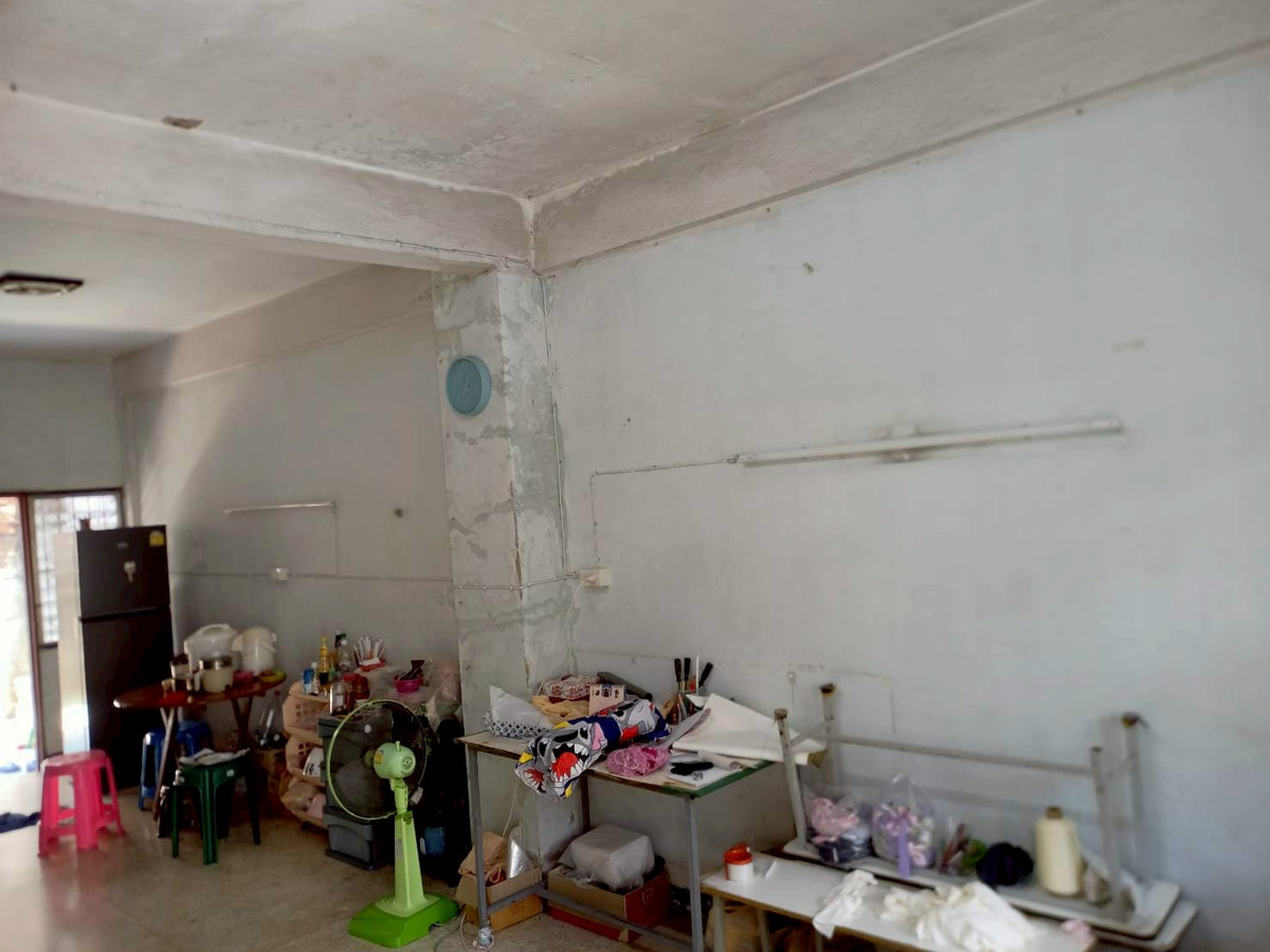 ขายทาวน์เฮ้าส์ 2 ชั้น หมู่บ้านเพชรเกษม 1 ใกล้ตลาด 7-11 โรงพยาบาล  เขตหนองแขม จังหวัดกรุงเทพมหานคร