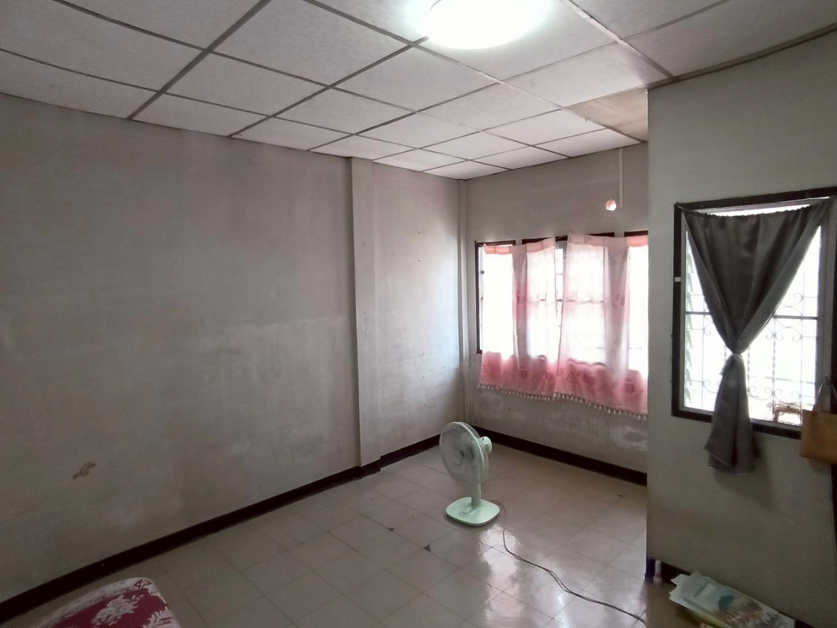 ขายทาวน์เฮ้าส์ 2 ชั้น หมู่บ้านเพชรเกษม 1 ใกล้ตลาด 7-11 โรงพยาบาล  เขตหนองแขม จังหวัดกรุงเทพมหานคร