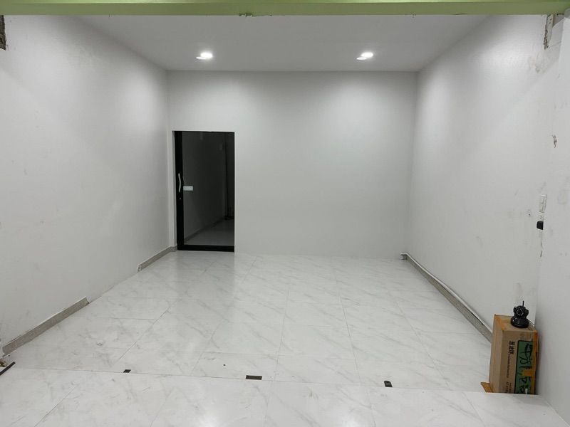 ขายอาคารพาณิชย์ 2 ชั้นครึ่ง ทำเลทอง อำเภอเมือง จังหวัดลพบุรี