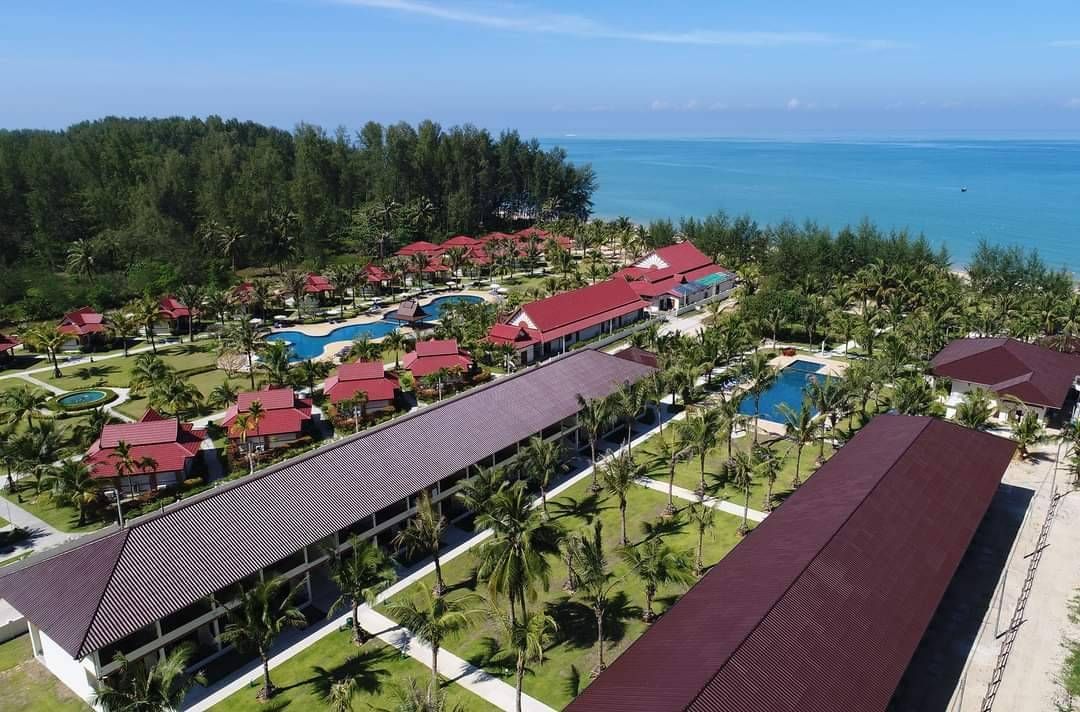 ขายโรงแรม ทำเลสวย ติดทะเล ชายหาดส่วนตัว 200 เมตร ต.เกาะคอเขา จ.พังงา