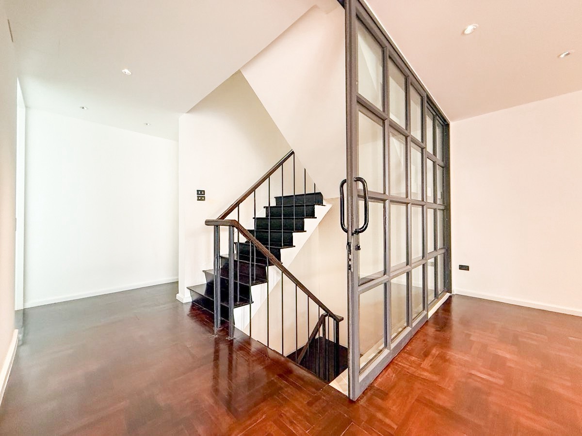 ขายทาวน์โฮม 3 ชั้น ทำเลดี ใกล้ BTS พร้อมพงษ์ เพียง 350 เมตร เขตคลองเตย จังหวัดกรุงเทพมหานคร 