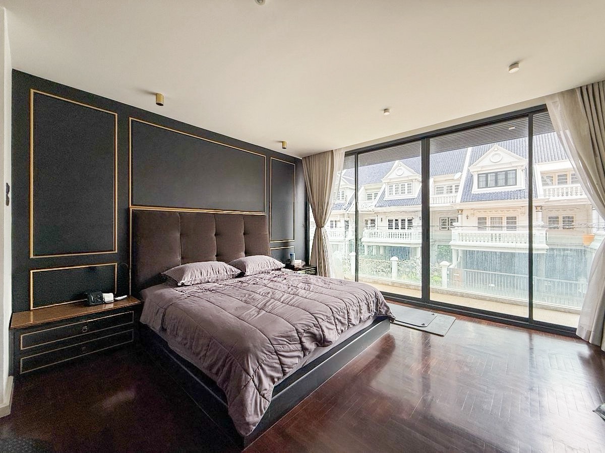 ขายทาวน์โฮม 3 ชั้น ทำเลดี ใกล้ BTS พร้อมพงษ์ เพียง 350 เมตร เขตคลองเตย จังหวัดกรุงเทพมหานคร 