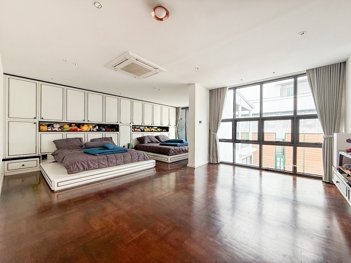 ขายทาวน์โฮม 3 ชั้น ทำเลดี ใกล้ BTS พร้อมพงษ์ เพียง 350 เมตร เขตคลองเตย จังหวัดกรุงเทพมหานคร 