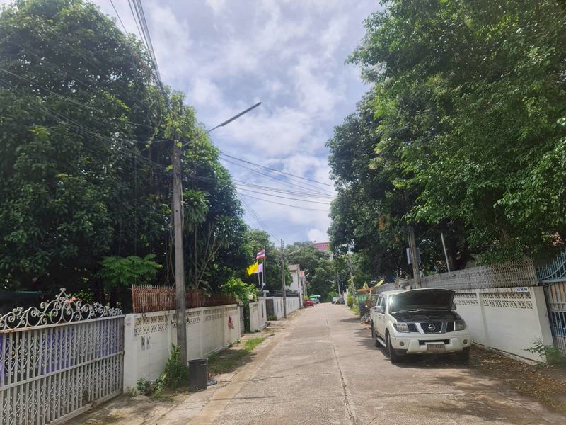 ขายที่ดินพร้อมบ้าน ใกล้หาดวอนบางแสน #ราคาดีทำเลดีมาก ติดต่อผึ้งรติ0619419639 