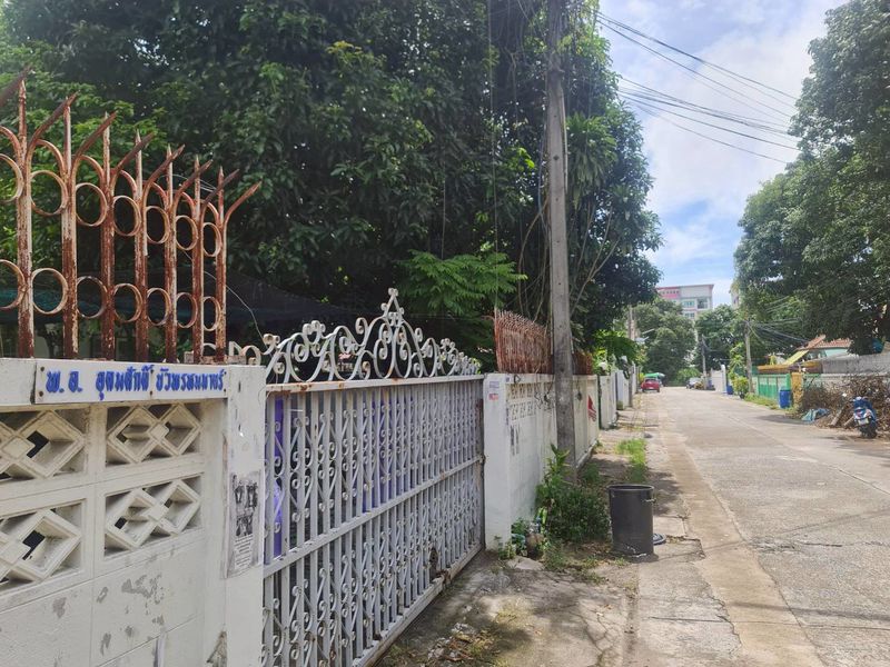 ขายที่ดินพร้อมบ้าน ใกล้หาดวอนบางแสน #ราคาดีทำเลดีมาก ติดต่อผึ้งรติ0619419639 