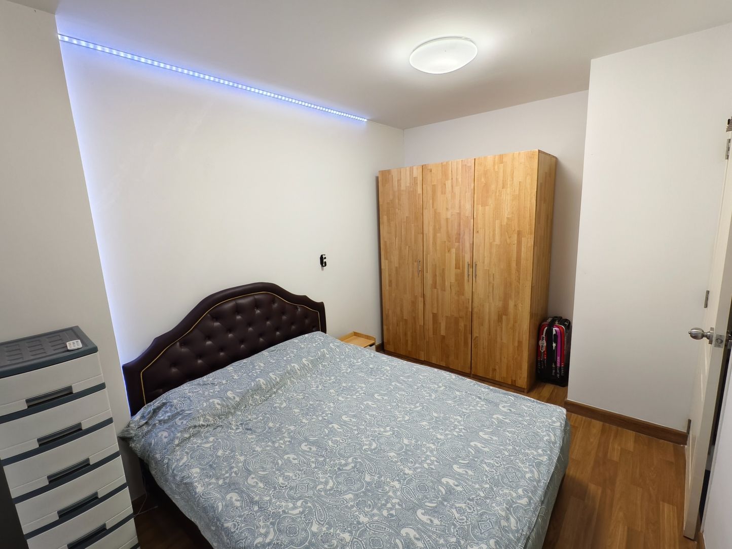 คอนโด ซัมเมอร์การ์เด้นท์  ตึก ดาหลาชั้น 3  ห้องไม่ร้อน ไม่โดนแดดเช้า–บ่าย ตากผ้าที่ระเบียง ผ้าแห้งปกติ