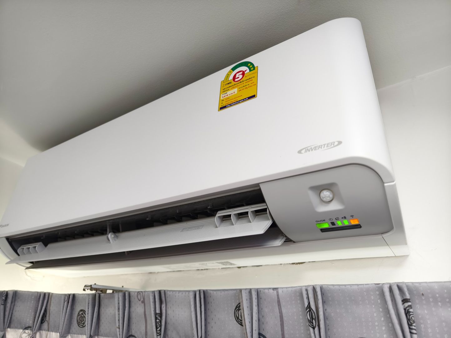 คอนโด ซัมเมอร์การ์เด้นท์  ตึก ดาหลาชั้น 3  ห้องไม่ร้อน ไม่โดนแดดเช้า–บ่าย ตากผ้าที่ระเบียง ผ้าแห้งปกติ