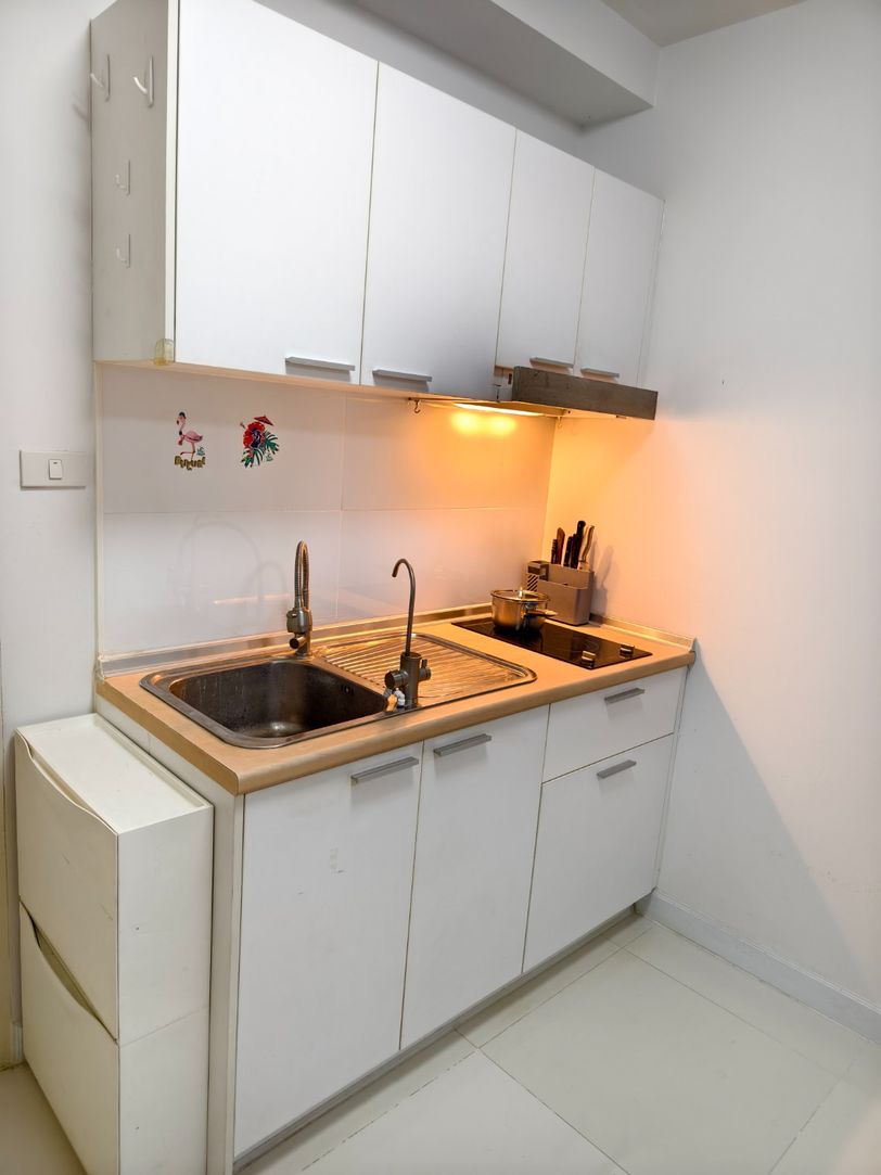 คอนโด ซัมเมอร์การ์เด้นท์  ตึก ดาหลาชั้น 3  ห้องไม่ร้อน ไม่โดนแดดเช้า–บ่าย ตากผ้าที่ระเบียง ผ้าแห้งปกติ