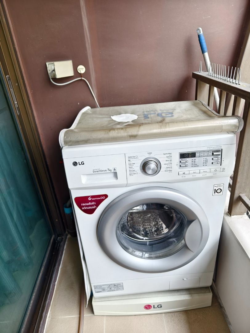 คอนโด ซัมเมอร์การ์เด้นท์  ตึก ดาหลาชั้น 3  ห้องไม่ร้อน ไม่โดนแดดเช้า–บ่าย ตากผ้าที่ระเบียง ผ้าแห้งปกติ