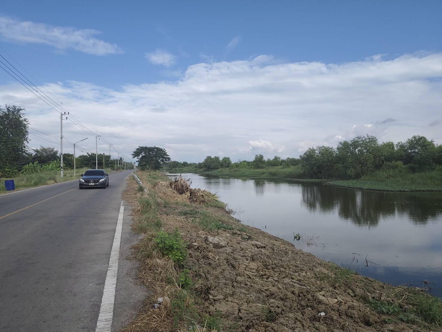 ขายที่ดินเปล่า ไร่ครึ่งไม่ถึงล้าน ทำเลดี ติดถนนเลียบคลอง14 อำเภอองครักษ์ จังหวัดนครนายก (เจ้าของขายเอง)