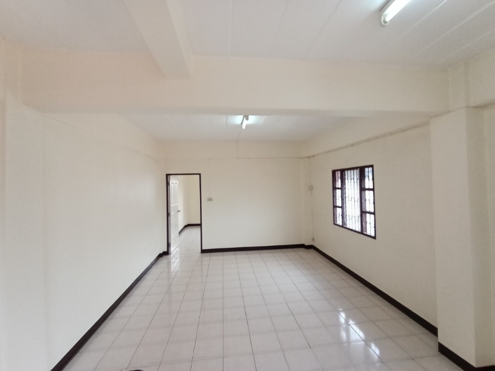 ขายอาคารพาณิชย์ 3ชั้นครึ่ง  ริมถนนเอกชัย 109 ถนนเมน ทำเลค้าขาย เขตบางบอน จังหวัดกรุงเทพมหานคร