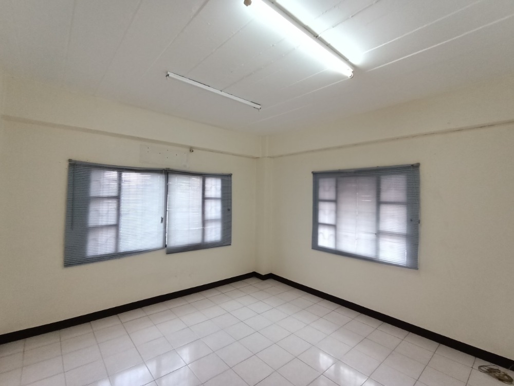 ขายอาคารพาณิชย์ 3ชั้นครึ่ง  ริมถนนเอกชัย 109 ถนนเมน ทำเลค้าขาย เขตบางบอน จังหวัดกรุงเทพมหานคร