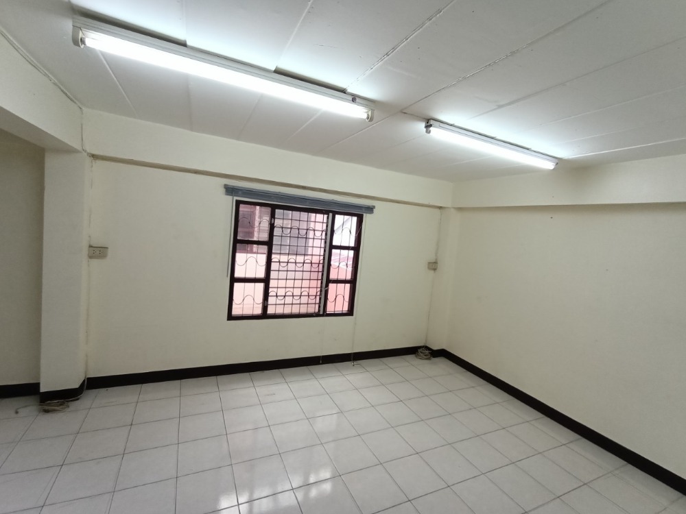 ขายอาคารพาณิชย์ 3ชั้นครึ่ง  ริมถนนเอกชัย 109 ถนนเมน ทำเลค้าขาย เขตบางบอน จังหวัดกรุงเทพมหานคร