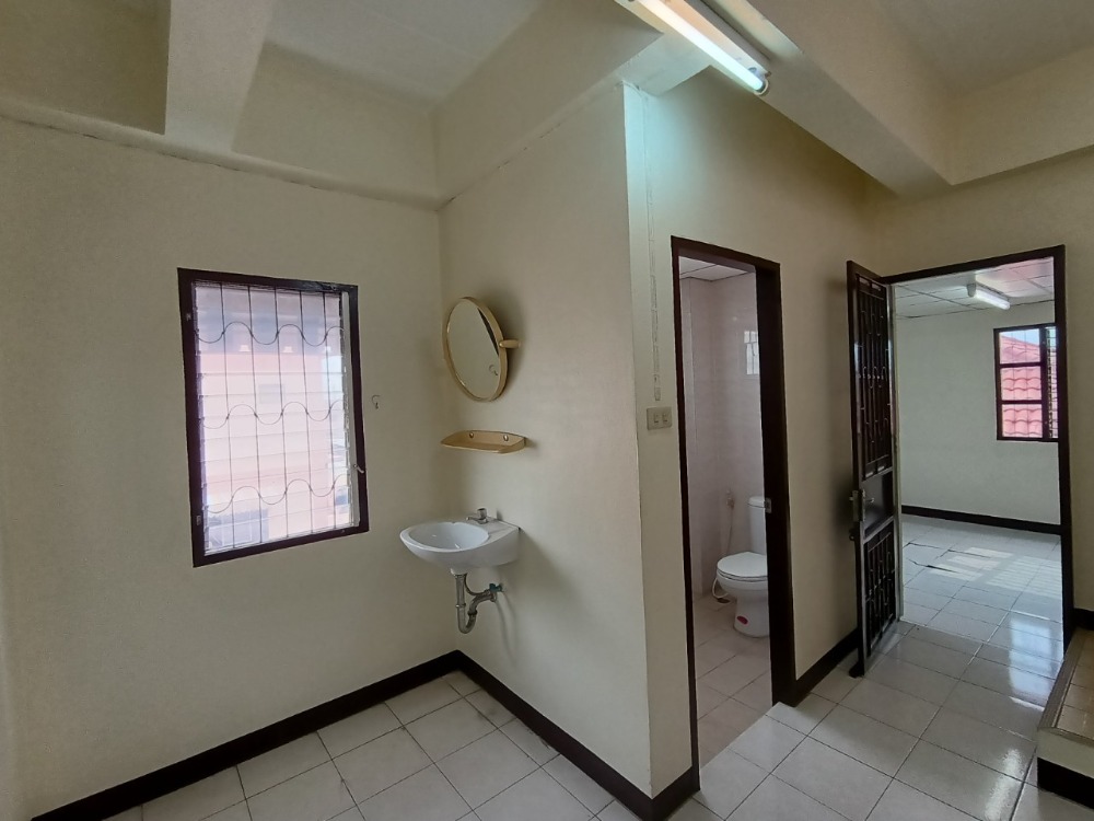 ขายอาคารพาณิชย์ 3ชั้นครึ่ง  ริมถนนเอกชัย 109 ถนนเมน ทำเลค้าขาย เขตบางบอน จังหวัดกรุงเทพมหานคร