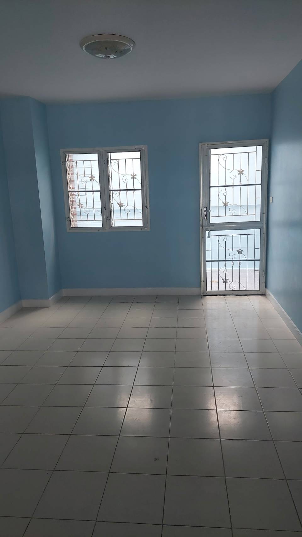 ขายทาวน์เฮาส์ 2 ชั้น ทำเลดี หมู่บ้านสิรารมย์ บ้านกล้วย–ไทรน้อย ใกล้เซ็นทรัลเวสต์เกต จังหวัดนนทบุรี