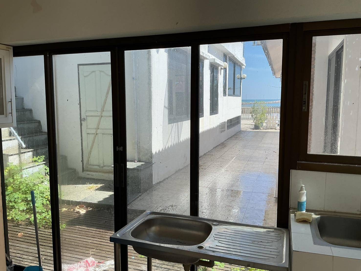 ขายบ้านพัก 2 ชั้น ติดทะเลหาดชมจันทร์ แหลมผักเบี้ย จังหวัดเพชรบุรี