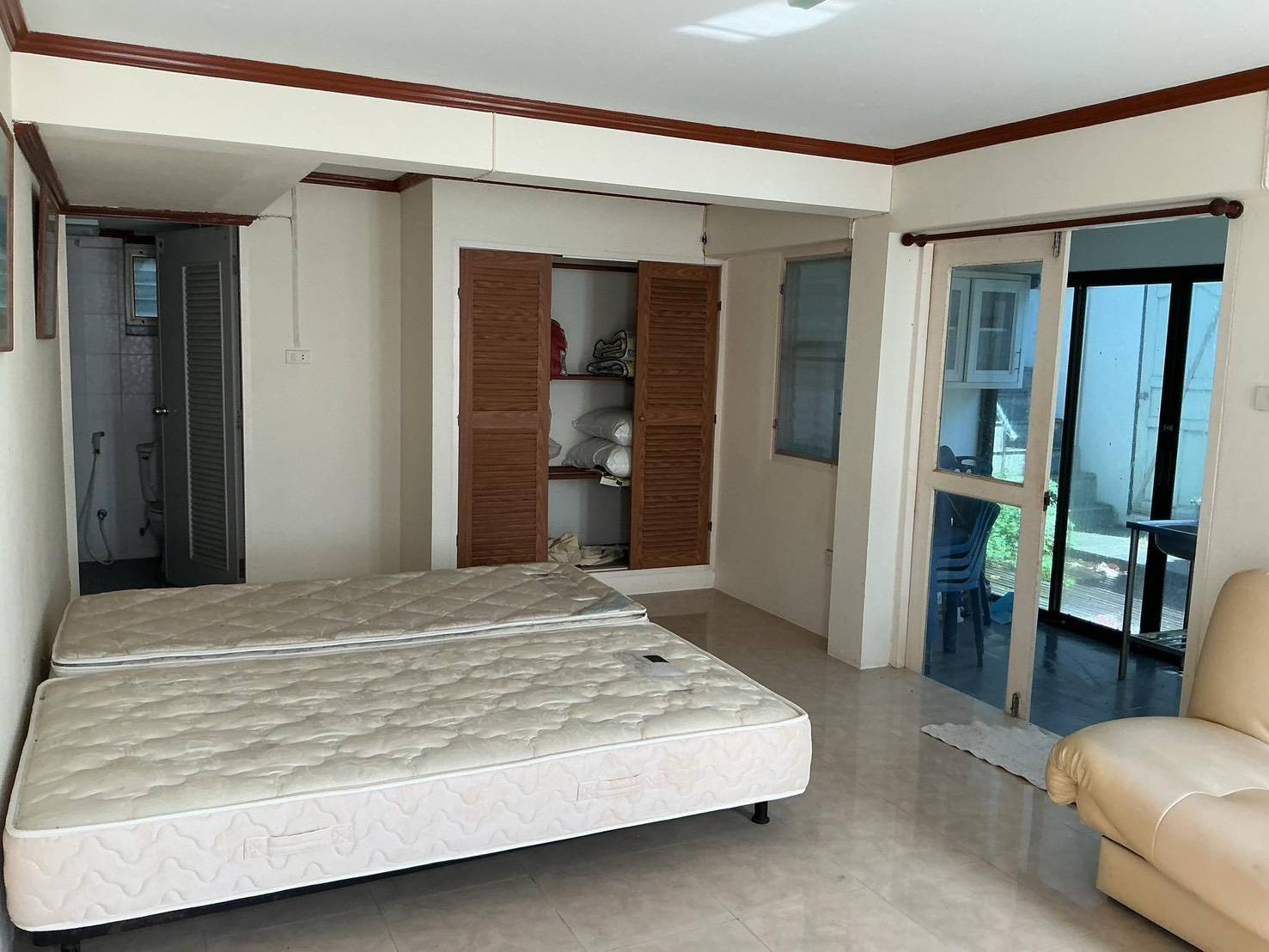 ขายบ้านพัก 2 ชั้น ติดทะเลหาดชมจันทร์ แหลมผักเบี้ย จังหวัดเพชรบุรี