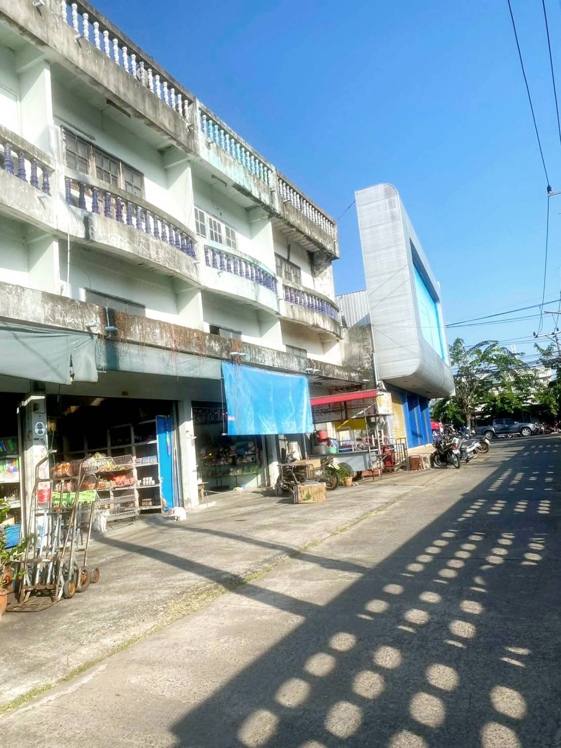 ขายถูกอาคารพาณิชย์ 2 ชั้นครึ่ง 2 คูหา ทำเลทอง ใจกลางโกสุมพิสัย จังหวัดมหาสารคาม  