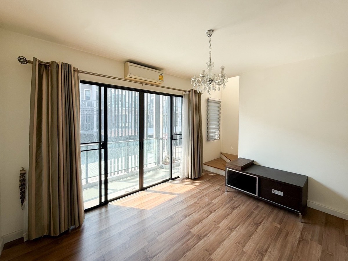 ขายทาวน์โฮม 3 ชั้น โครงการ Town Avenue Merge รัตนาธิเบศร์พร้อมอยู่ ฟังก์ชันครบ 