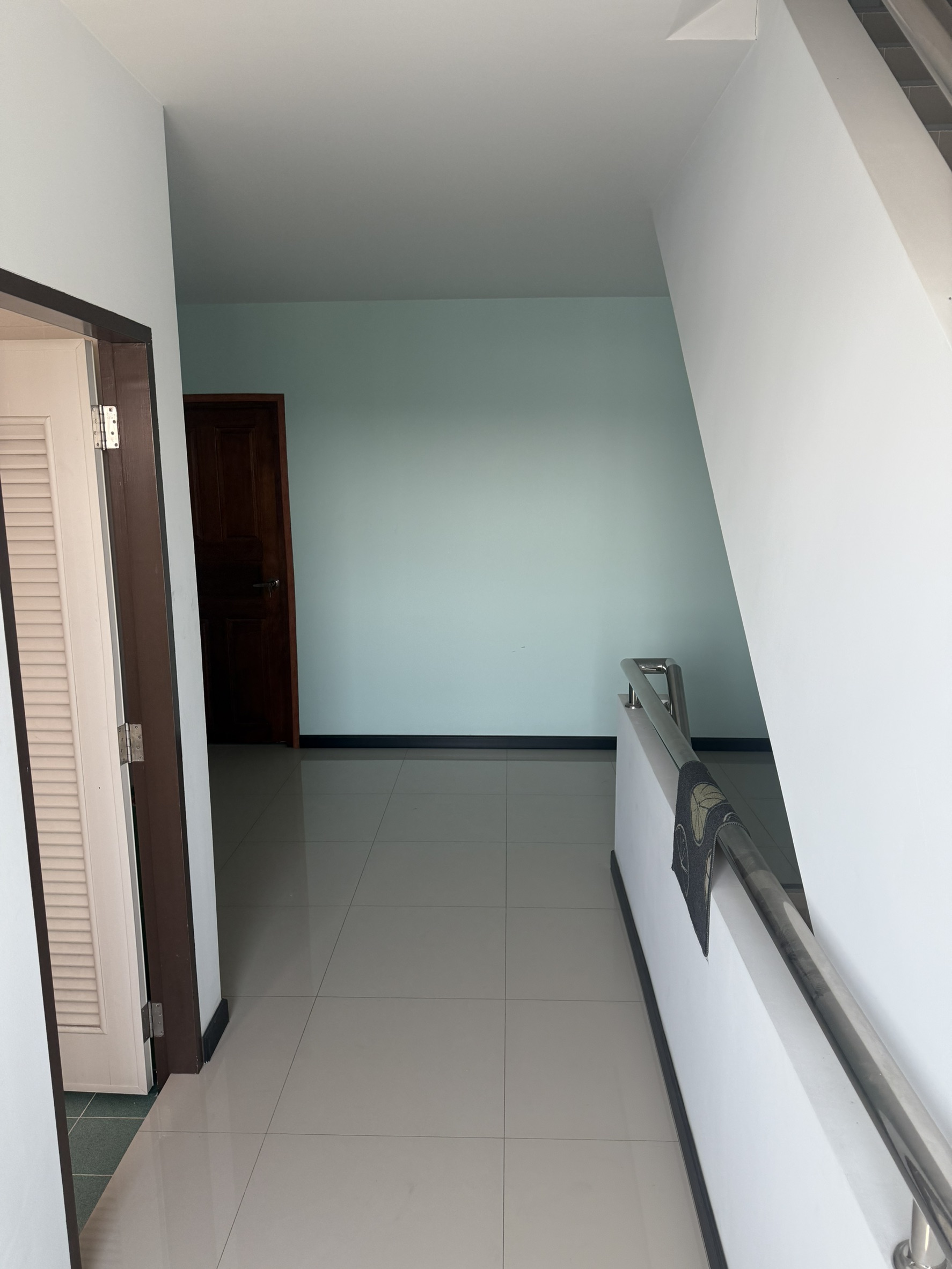 ขายอาคารพาณิชย์ 3 ชั้นครึ่ง ติดถนน ทำเลดี วิวแม่น้ำ อำเภอสามพราน จังหวัดนครปฐม 