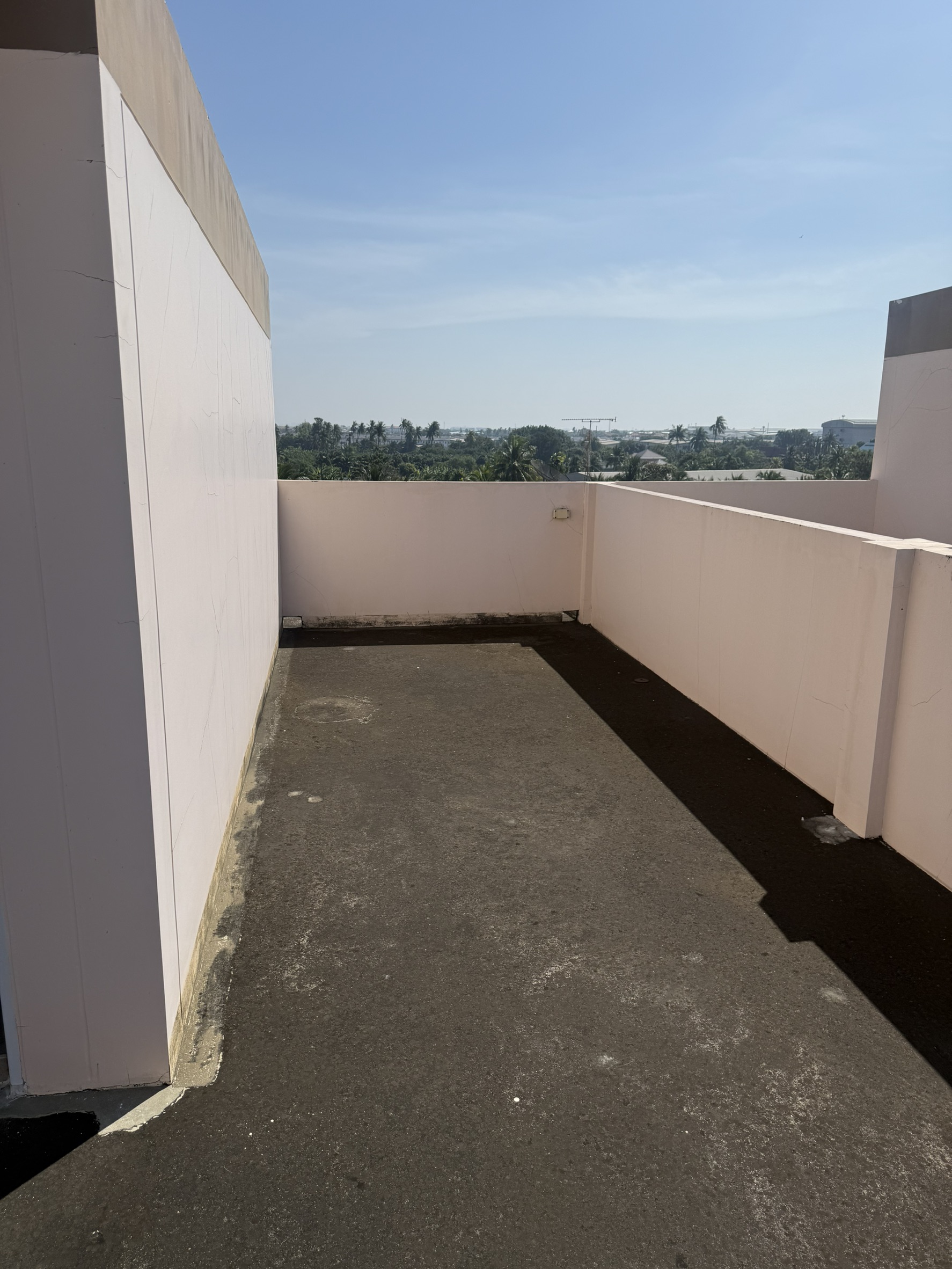 ขายอาคารพาณิชย์ 3 ชั้นครึ่ง ติดถนน ทำเลดี วิวแม่น้ำ อำเภอสามพราน จังหวัดนครปฐม 