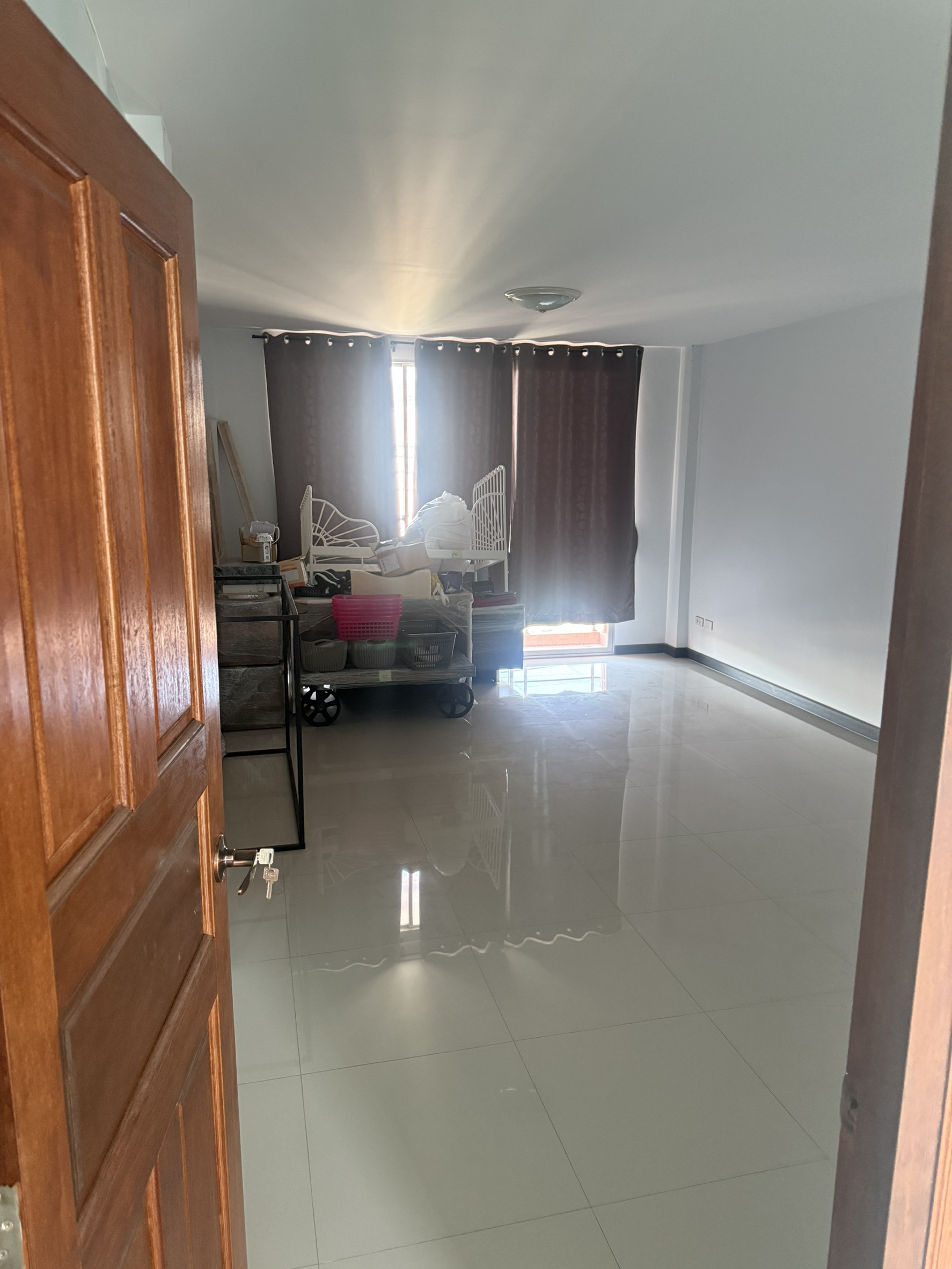 ขายอาคารพาณิชย์ 3 ชั้นครึ่ง ติดถนน ทำเลดี วิวแม่น้ำ อำเภอสามพราน จังหวัดนครปฐม 