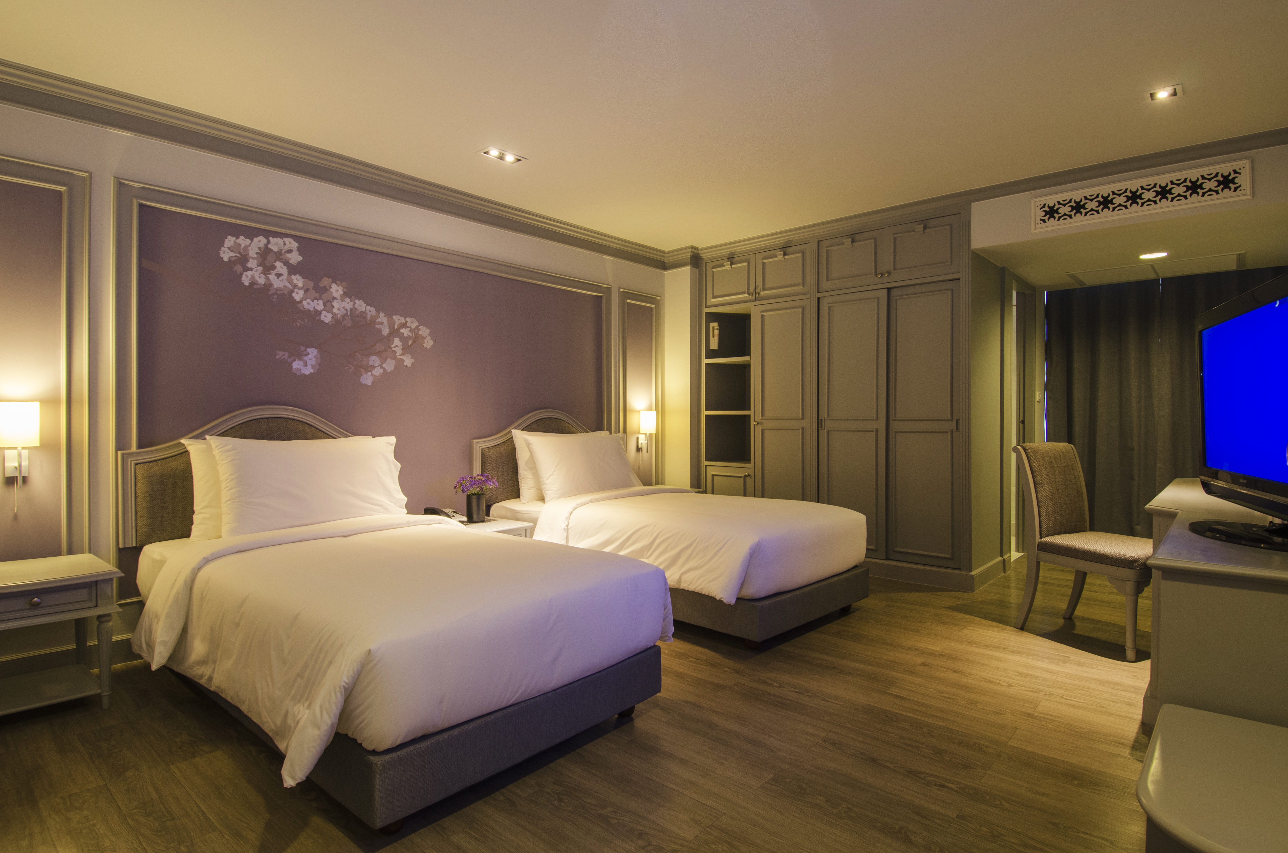 ห้องพักให้เช่า รายสัปดาห์/ รายเดือน ฟรี ค่าน้ำ ค่าไฟ ค่าอินเตอร์เนต ที่จอดรถฟรี 1 คัน ต่อห้อง ฟรีบริการทำความสะอาดห้องพัก 1 ครั้งต่อสัปดาห์