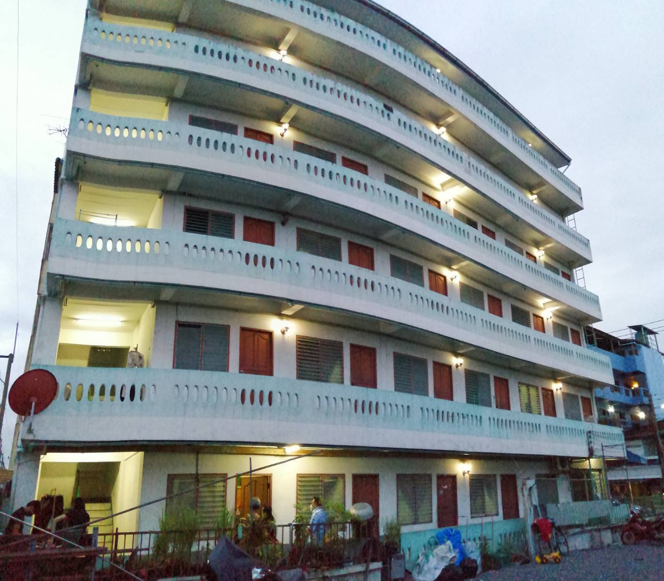 ขายอพาร์ทเม้นท์ใหม่ 6 ชั้น 35 ห้อง.ห้องกว้า3.5*9เมตร ทำเลดี  อำเภอคลองหลวง จังหวัดปทุมธานี