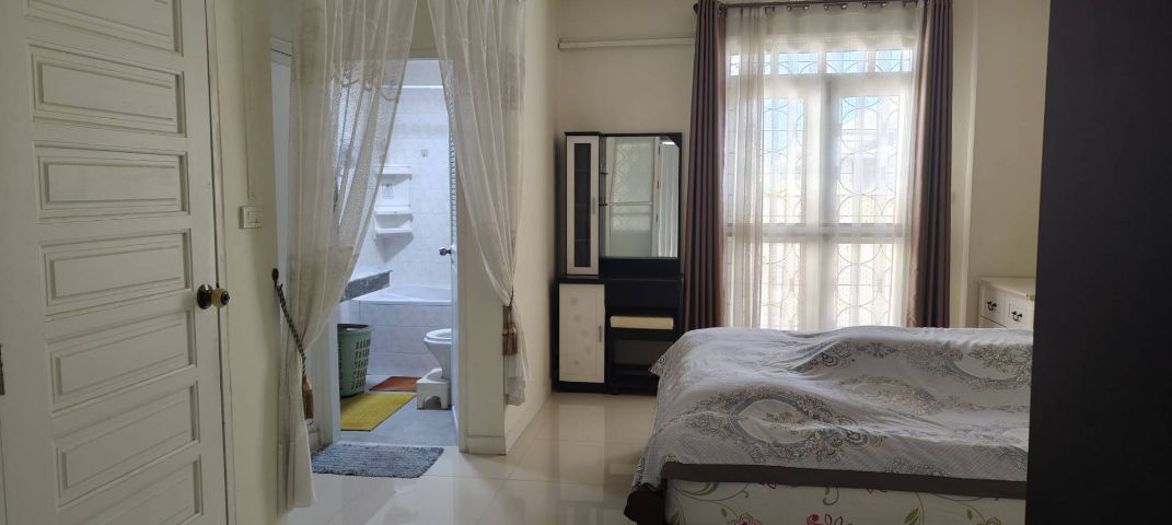 ให้เช่าบ้านเดี่ยว 2 ชั้น หมู่บ้านวรารักษ์ ทำเลดีใกล้ห้างแฟชั่นไอส์แลนด์ จังหวัดกรุงเทพมหานคร