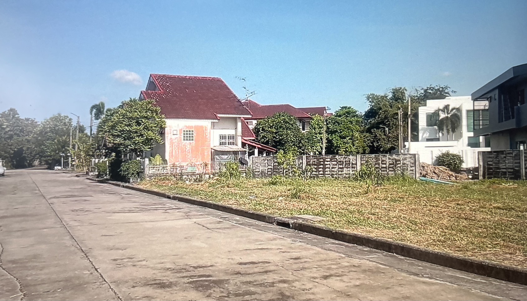 ขายที่ดินติดกัน2เเปลง (ต่ำกว่าราคาประเมินราชการ) อยู่ในโครงการปัญญาเลคโฮม เขตมีนบุรี กรุงเทพมหานคร