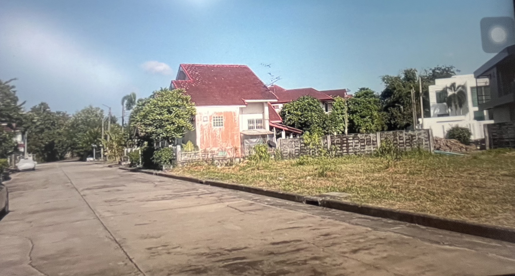 ขายที่ดินติดกัน2เเปลง (ต่ำกว่าราคาประเมินราชการ) อยู่ในโครงการปัญญาเลคโฮม เขตมีนบุรี กรุงเทพมหานคร