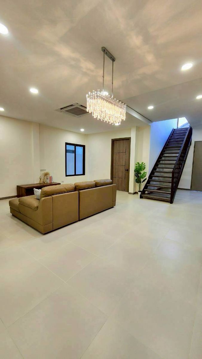 ขายบ้านพูลวิลล่า 2 ชั้น สุขุมวิท 60/1 Yield 11.32 ต่อปี ราคาดีทำเลดีติดต่อ ผึ้งรติ061-941-9639