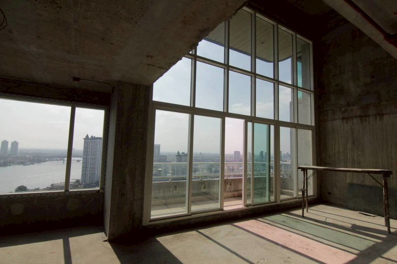 ขายเพ้นท์เฮ้าส์ 3 ชั้น โครงการ The watermark ทำเลดี ริมน้ำเจ้าพระยา  ราคาดีทำเลดีติดต่อ ผึ้งรติ0619419639 