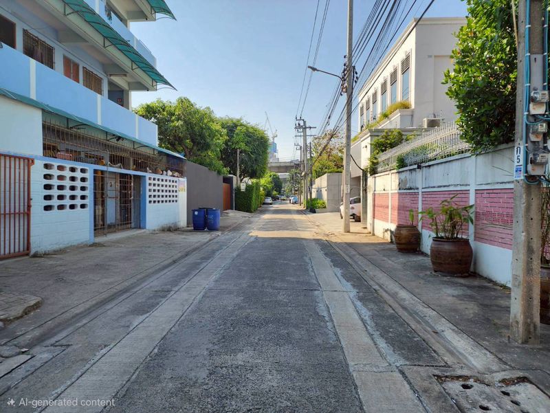ขายที่ดินทำเลดีซอยรามคำแหง 8 แยก 8 รถไฟฟ้า BTS รามคำแหงอยู่ปากซอย ราคาดีทำเลดีมาก ติดต่อผึ้งรติ061-94-19639