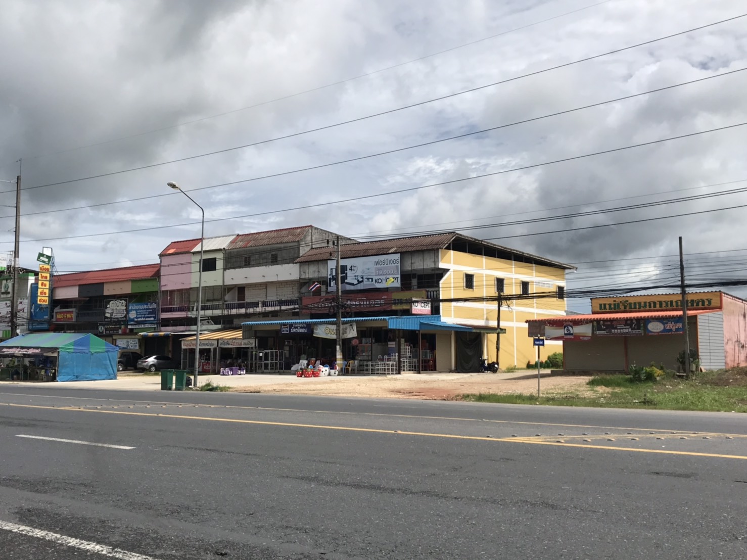 ขายที่ดินทำเลศักยภาพ ใจกลางเมืองตะกั่วป่า ติดถนนเพชรเกษม (4 เลน)