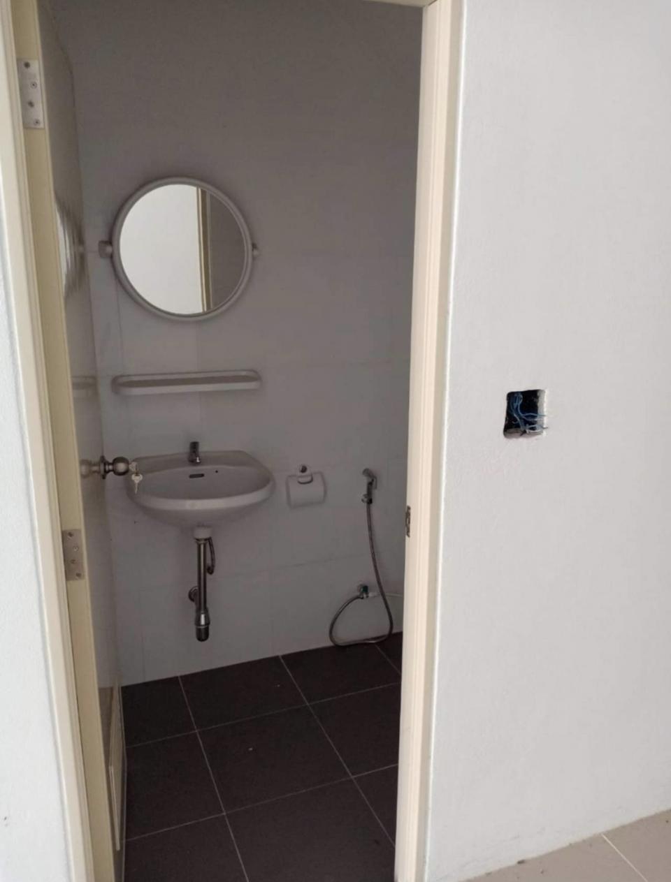 ขายอาคารพาณิชย์ใหม่ 3 ชั้น ทำเลดี ติดถนนเส้นสุวรรณสร 33 จังหวัดปราจีนบุรี