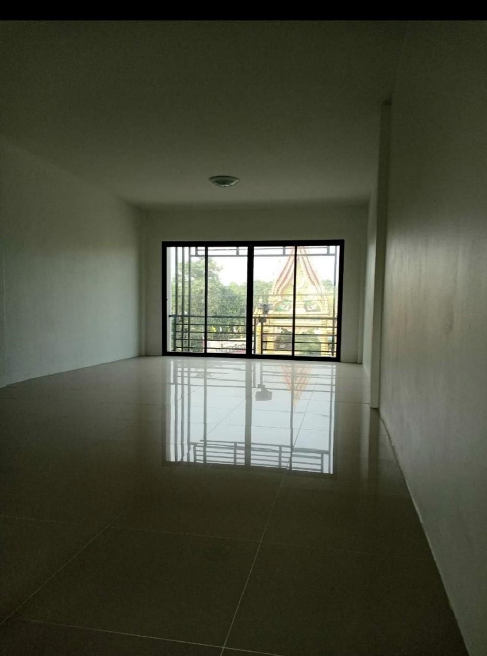 ขายอาคารพาณิชย์ใหม่ 3 ชั้น ทำเลดี ติดถนนเส้นสุวรรณสร 33 จังหวัดปราจีนบุรี